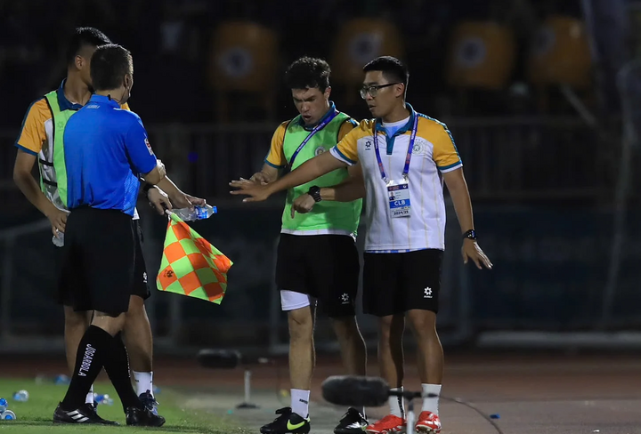 Hà Nội FC gửi công văn phản ánh trọng tài làm trái quy định V.League.