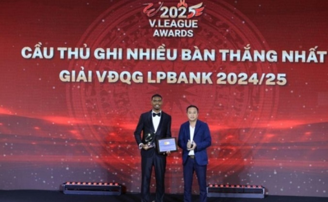 Alan Grafite tái lập thành tích của Xuân Son.