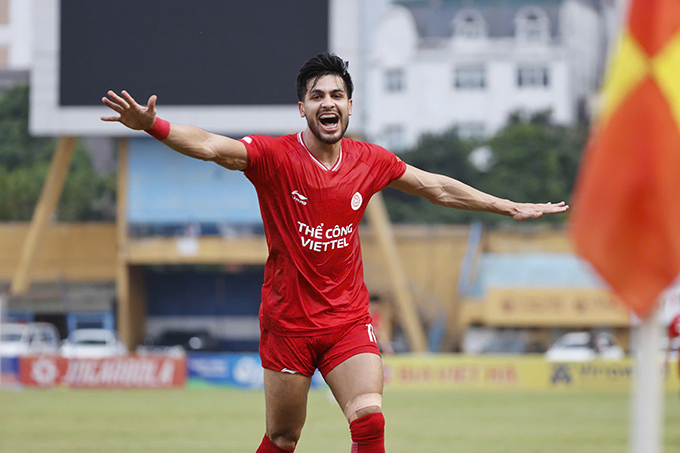 Pedro Henrique toả sáng trong màu áo Thể Công Viettel - Ảnh: Minh Tuấn